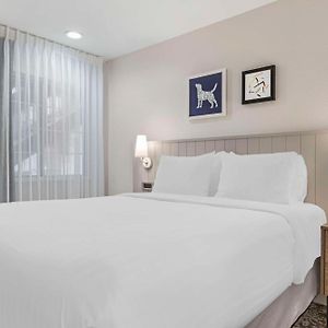 Two-Bedroom Suite Queen Two Double Beds